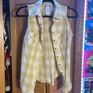 Sleeveless button up